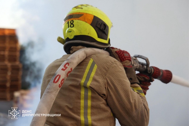 Russia strikes Ukraine overnight: High-rise in Dnipro hit, Mykolaiv on fire