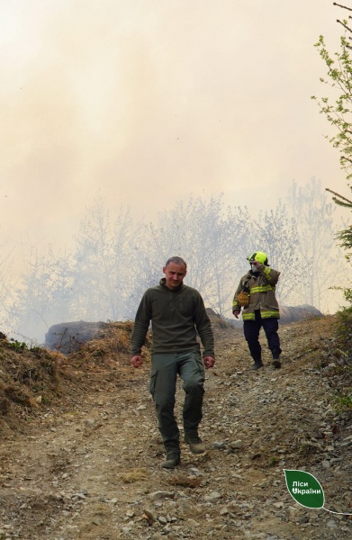 Massive wildfire in Ukraine caused by Russian attacks spreads toward Russian border