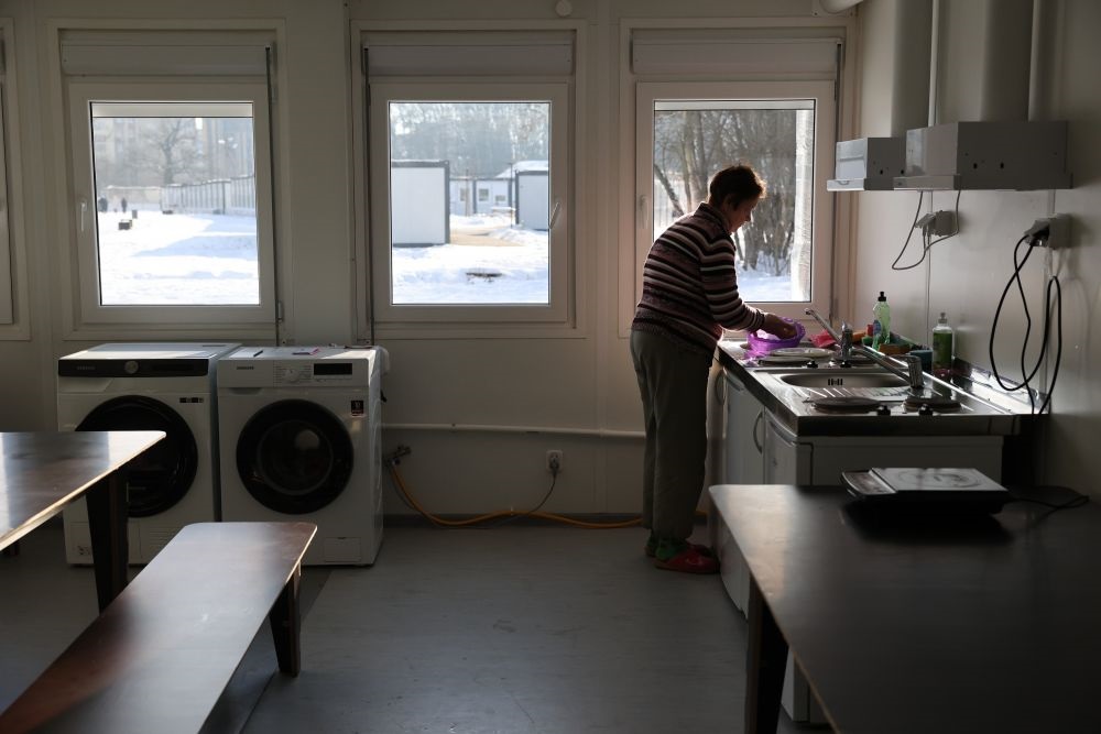 Как живут переселенцы в &quot;зимнем&quot; городке во Львове (видео и фото)