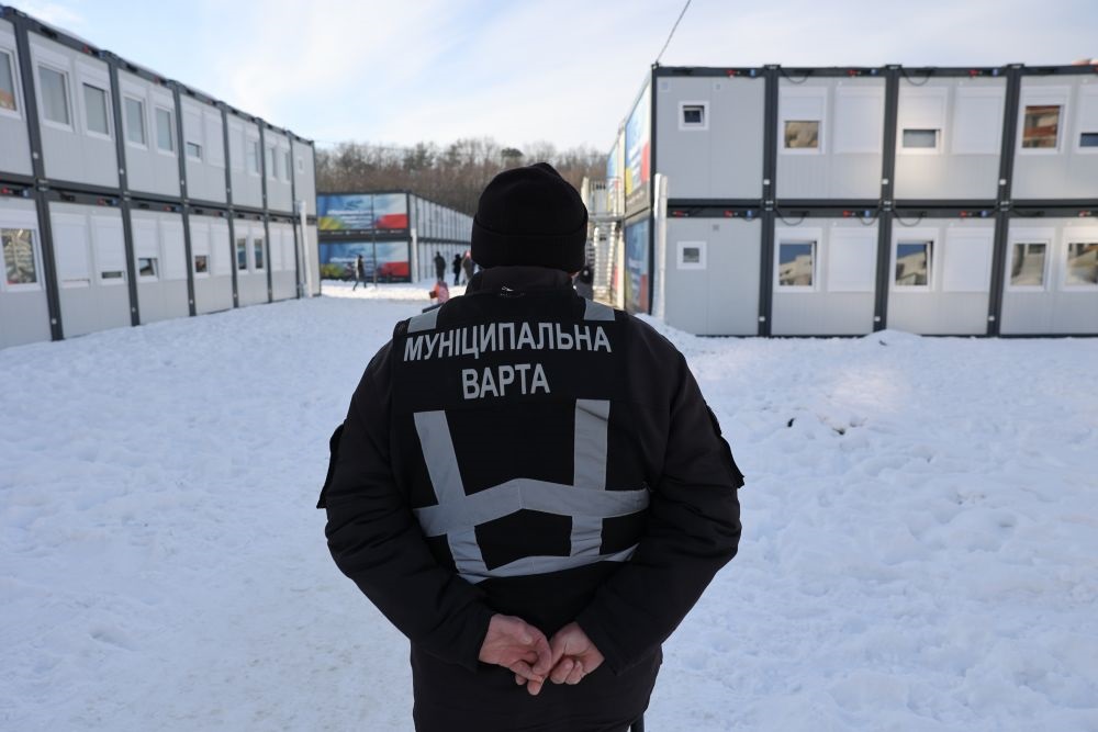 Как живут переселенцы в &quot;зимнем&quot; городке во Львове (видео и фото)