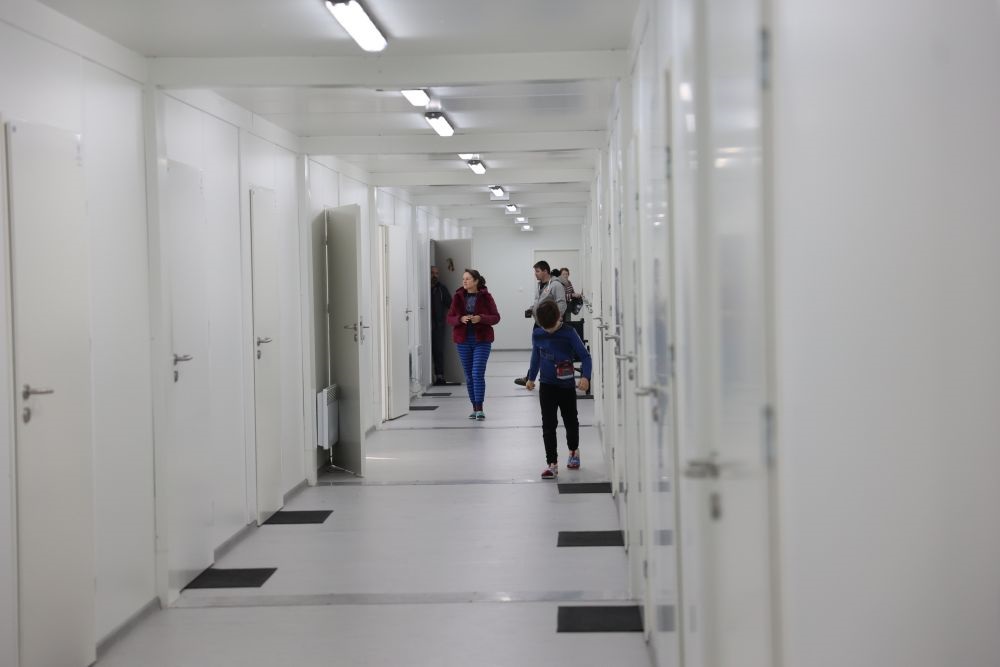 Как живут переселенцы в &quot;зимнем&quot; городке во Львове (видео и фото)