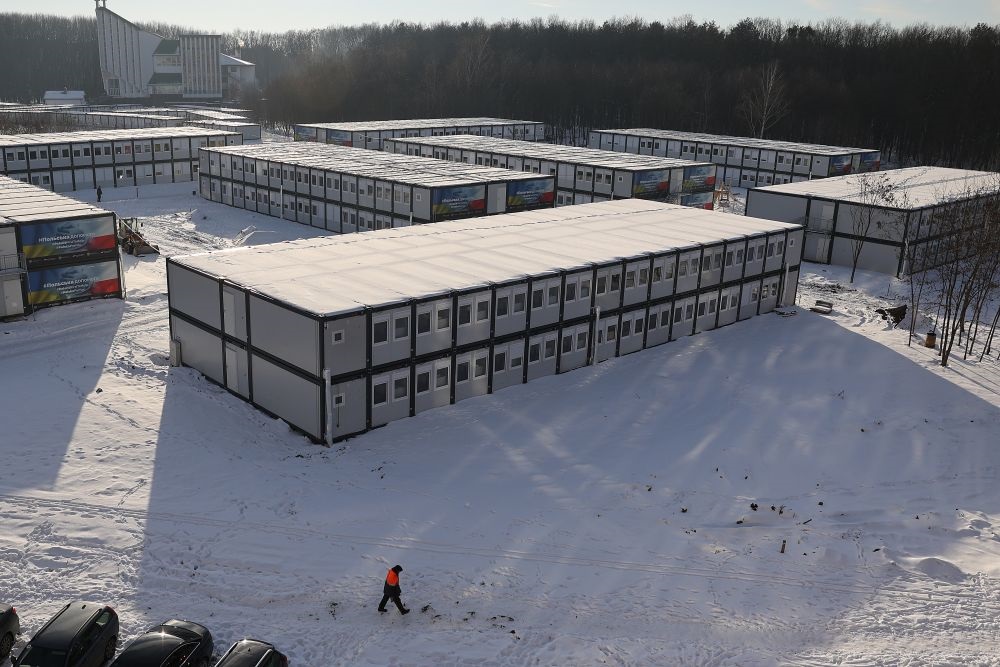 Как живут переселенцы в &quot;зимнем&quot; городке во Львове (видео и фото)