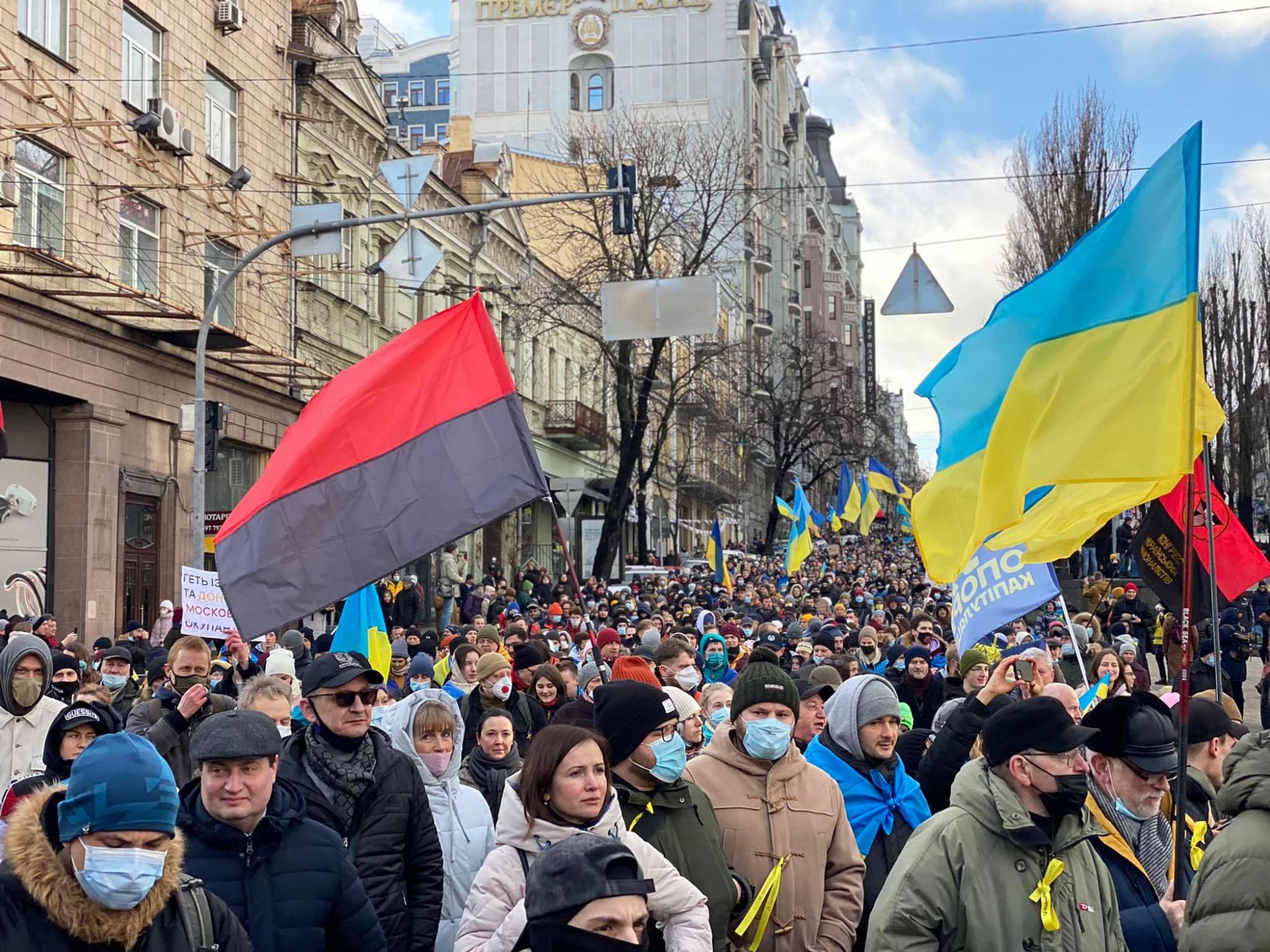 Украинцы на Марше единства в Киеве показали России, где на самом деле проходят "красные линии" (видео, фото)