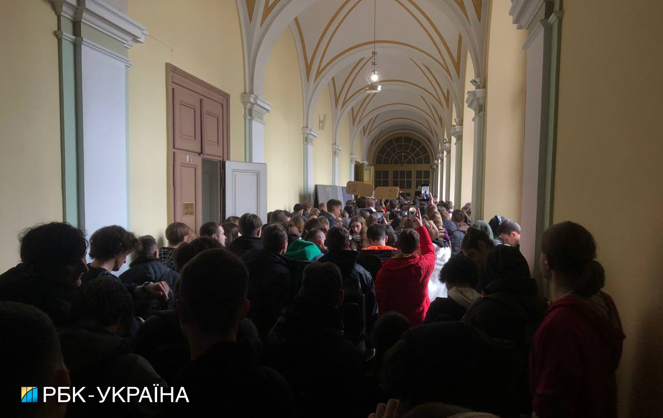 &quot;Освіта без комуністів&quot;. У Львові великий мітинг проти Фаріон, тисячі студентів вийшли на вулицю