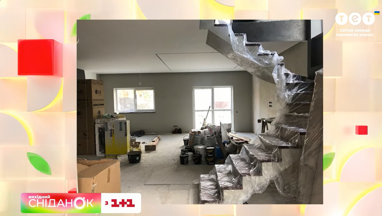 &quot;Мені цього вистачає&quot;: Позитив вперше показав свій двоповерховий будинок, де два роки триває ремонт