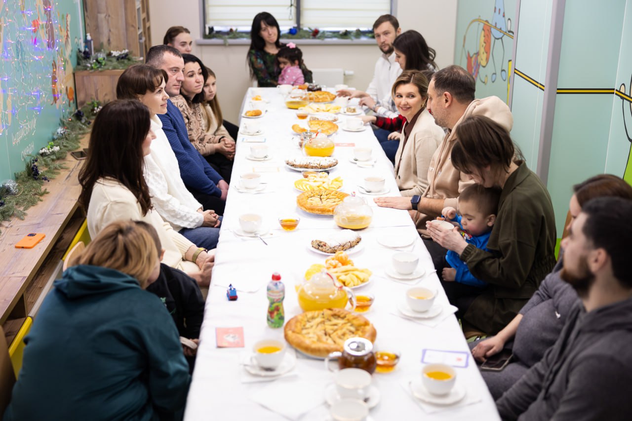 Олена Зеленська у цікавому образі завітала на дитяче читання-чаювання (фото)