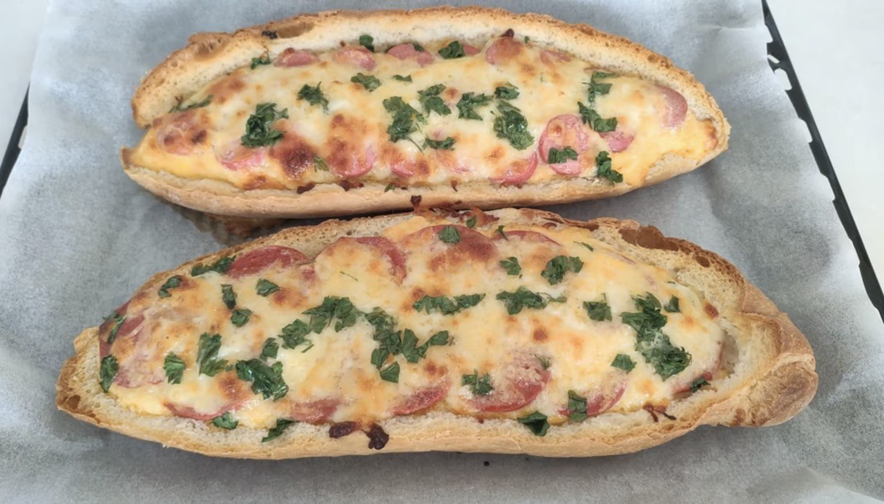 Смачний та ситний сніданок з вчорашнього хліба: простий покроковий рецепт