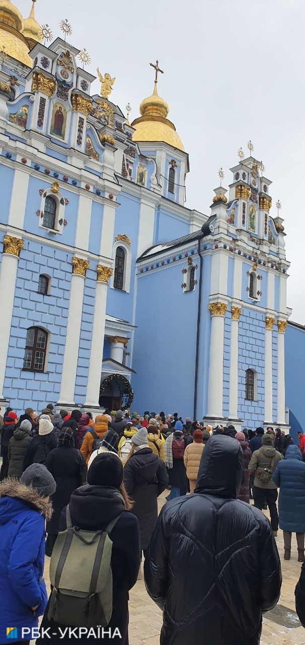 В Киеве прощаются с погибшим поэтом Максимом Кривцовым: трогательные фото