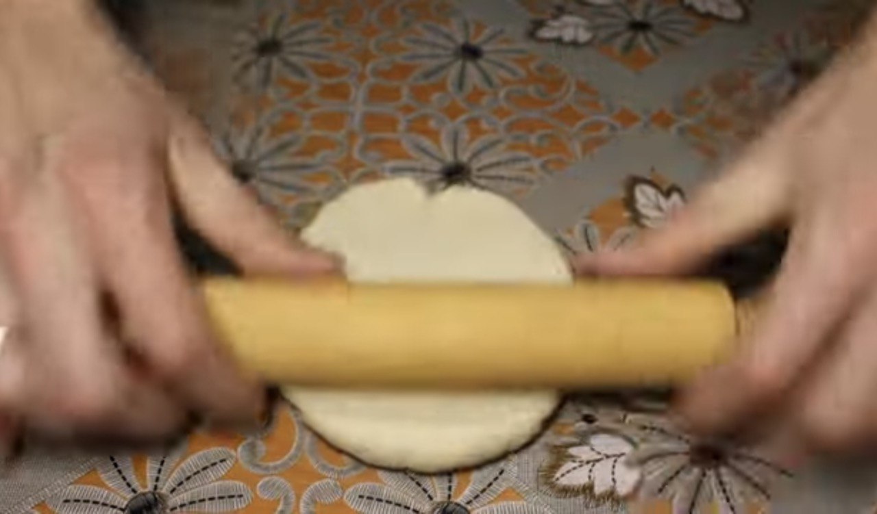 Просто и быстро: рецепт приготовления вкусных пирожков с мясом на сковороде