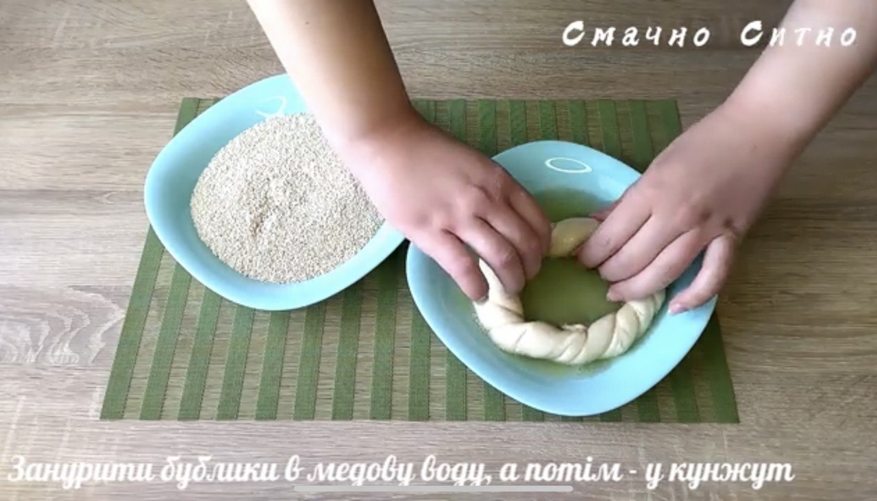 Как быстро и легко приготовить известные турецкие бублики с кунжутом: пошаговый рецепт