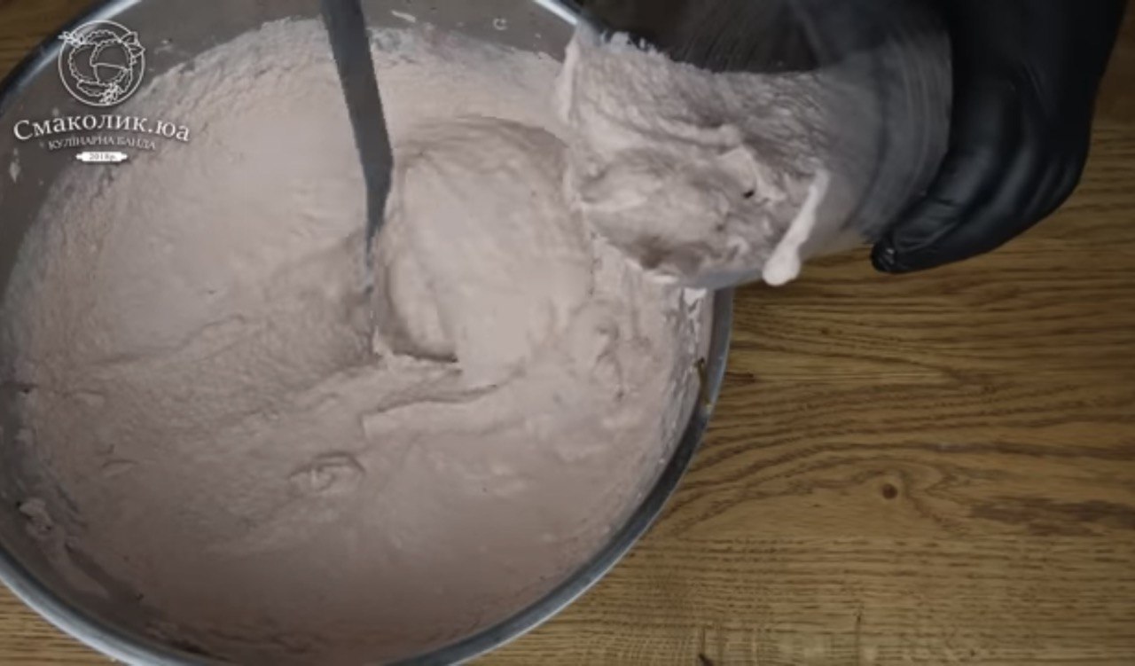 Рецепт вкусной домашней колбасы, которую можно даже детям: готовится очень легко