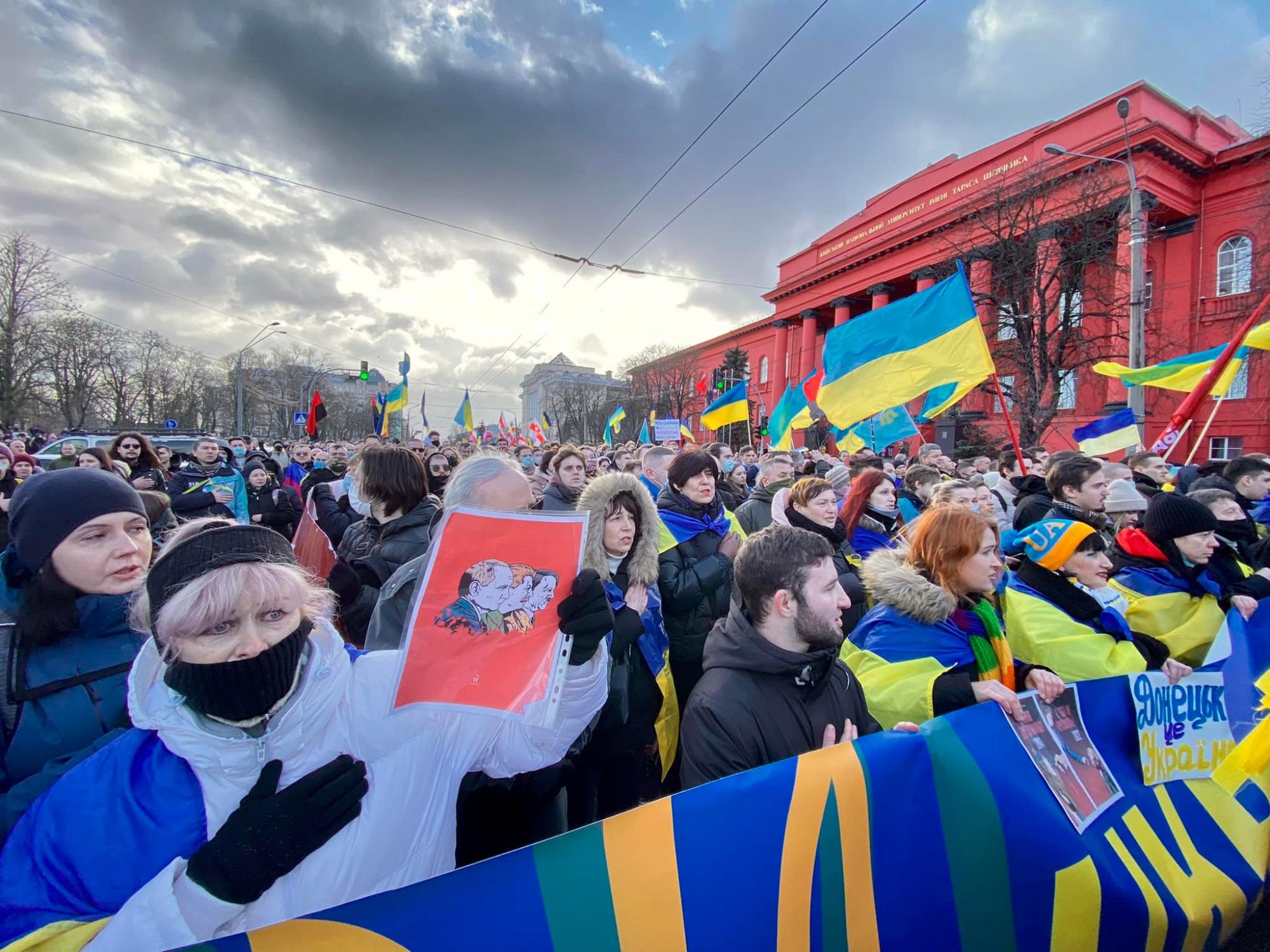 Украинцы на Марше единства в Киеве показали России, где на самом деле проходят "красные линии" (видео, фото)