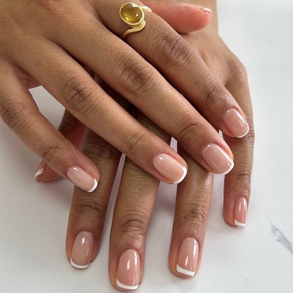 Какой маникюр сделать на 1 сентября: идеи модных ногтей для девочек в школу