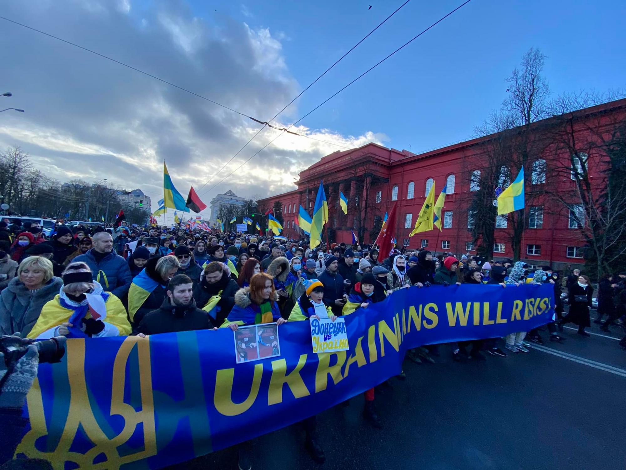 Украинцы на Марше единства в Киеве показали России, где на самом деле проходят "красные линии" (видео, фото)