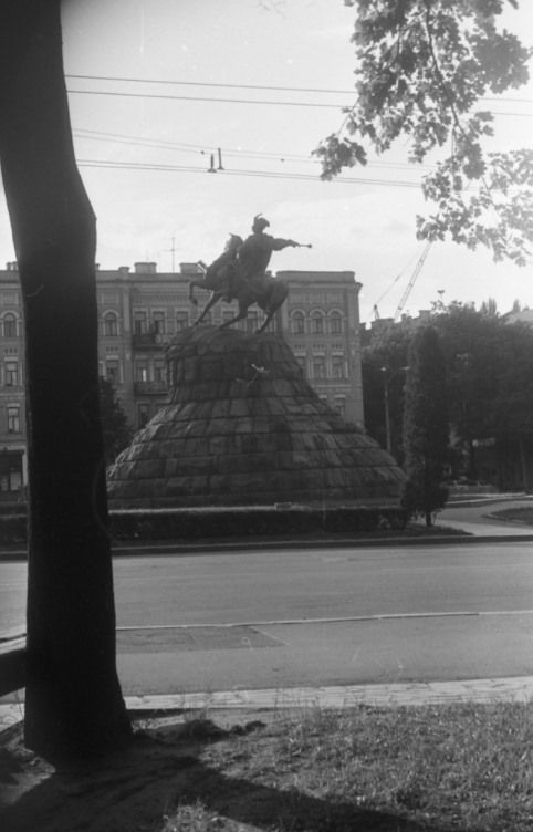 Дивіться, як змінювався Київ протягом 30 років: знакові місця на яскравих фото