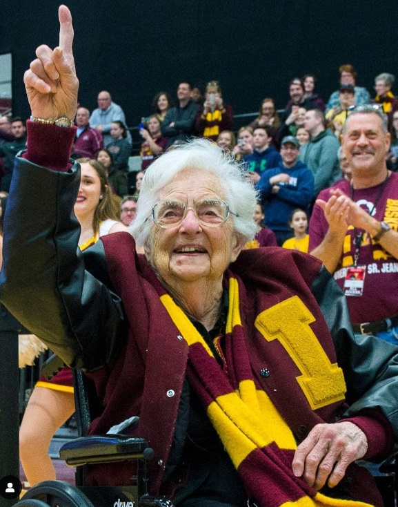 105-летняя легендарная &quot;сестра Джин&quot; назвала 7 секретов своего долголетия