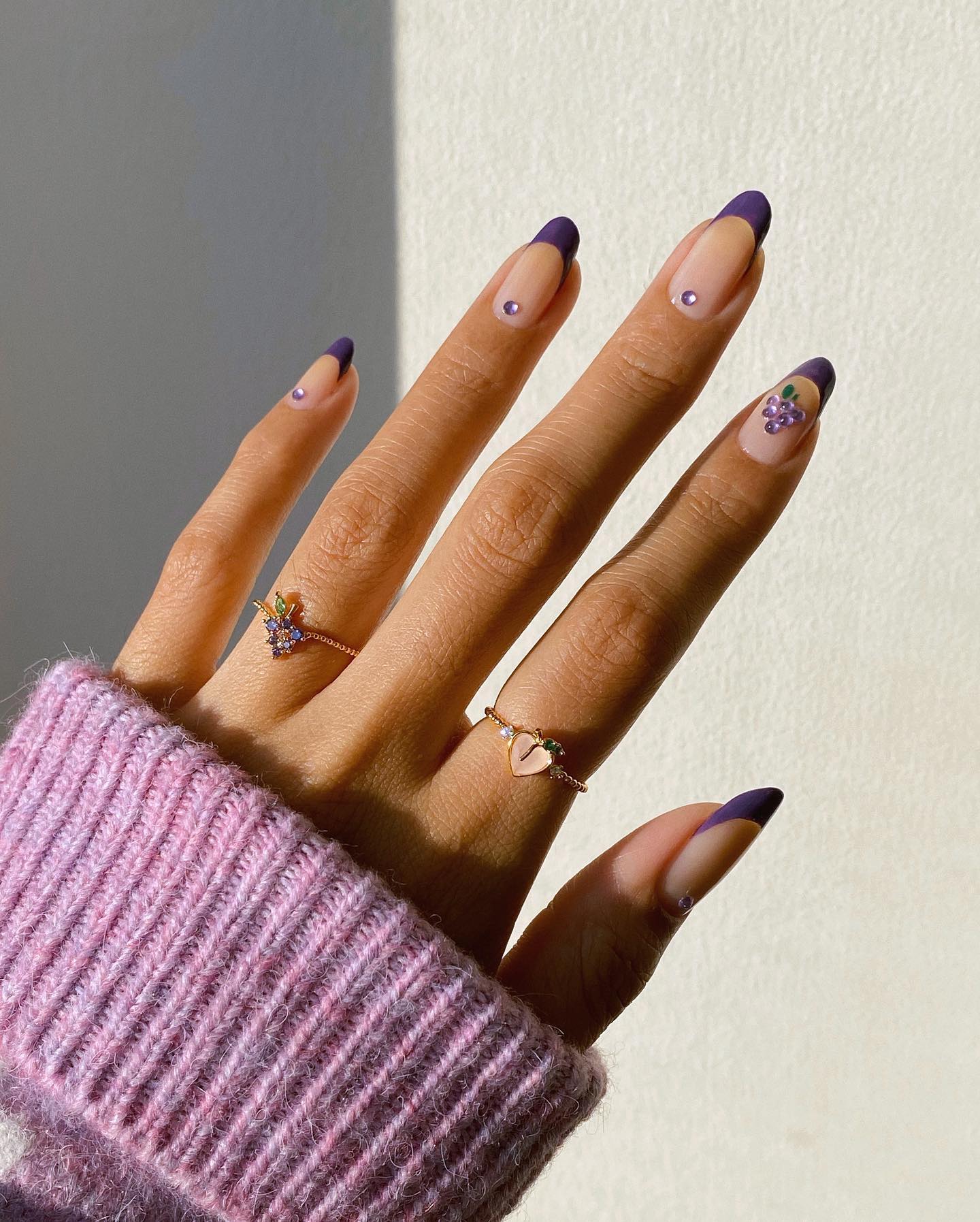 Трендовый маникюр на осень: 7 идей стильного &quot;френча&quot; с яркими кончиками