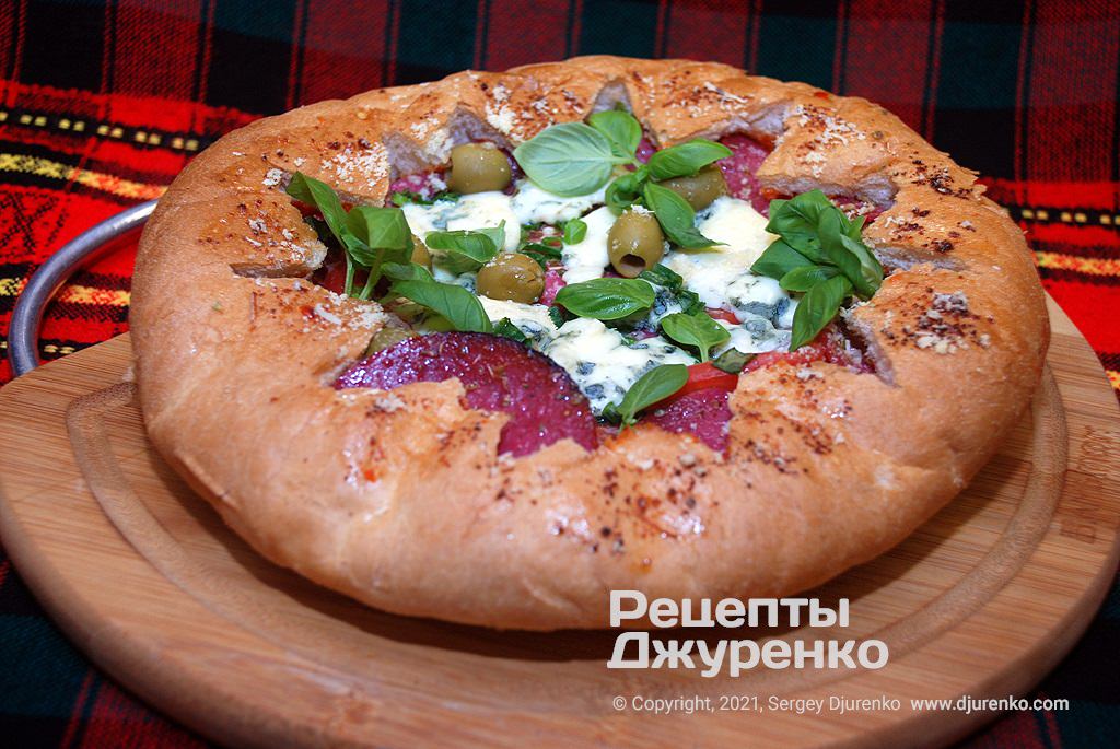 Кулінар дав рецепт простої піци з хліба: готується за 10 хвилин!