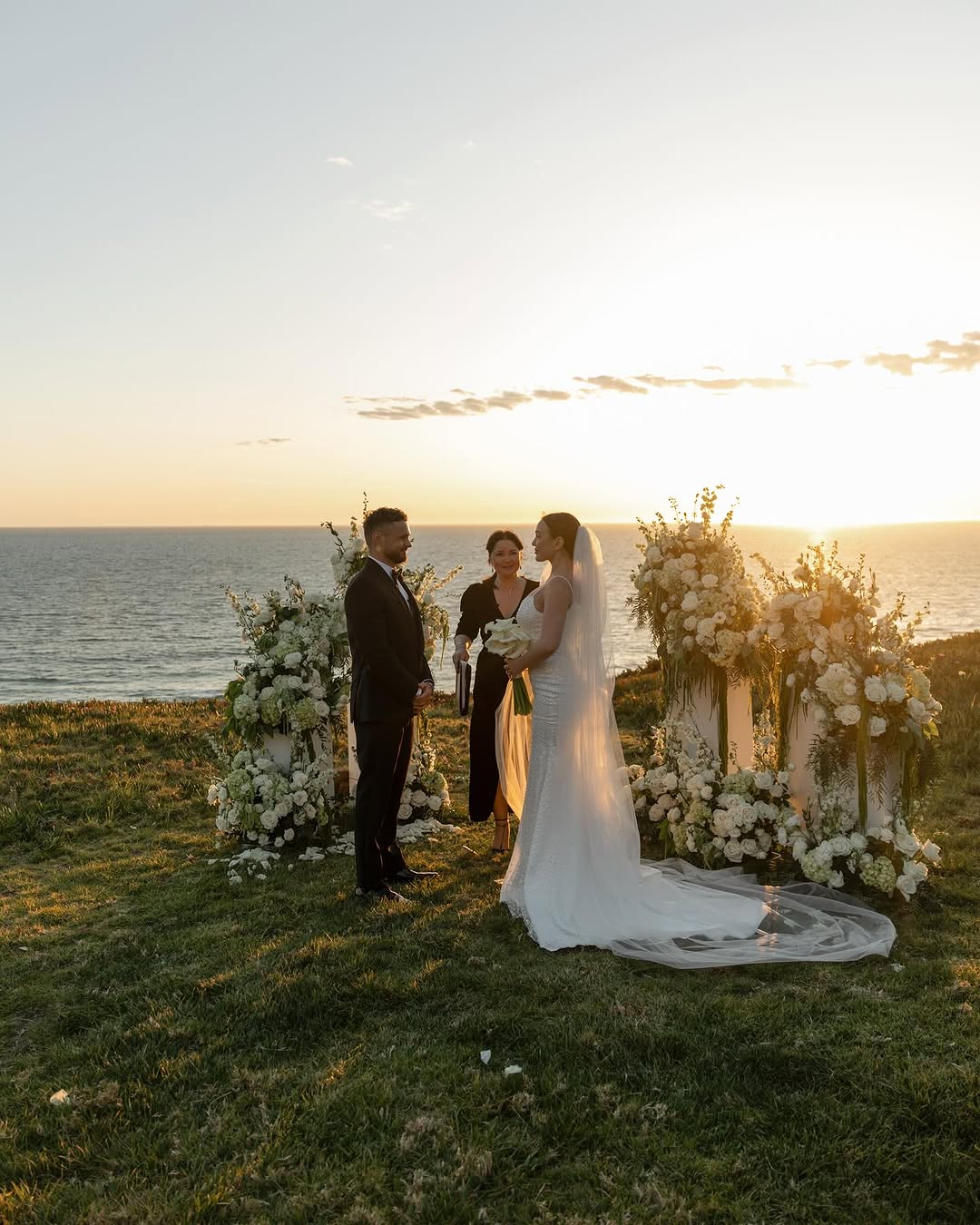 Зірка &quot;Холостяка&quot; вийшла заміж на березі океану: фото і відео розкішного весілля
