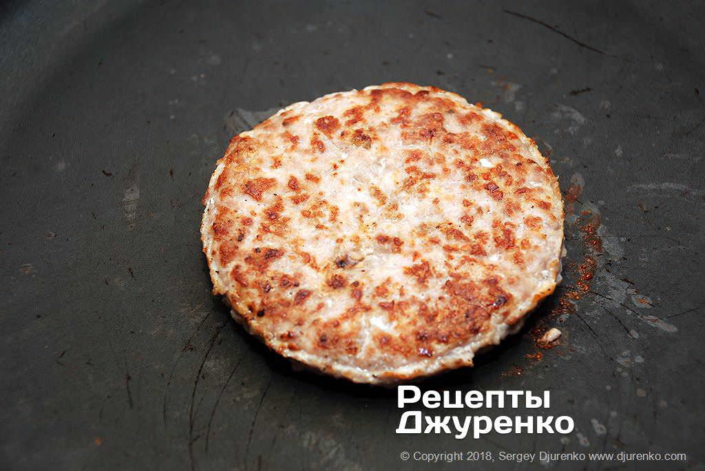 Кулінар дав простий рецепт домашнього бургера: буде краще, ніж в ресторані!