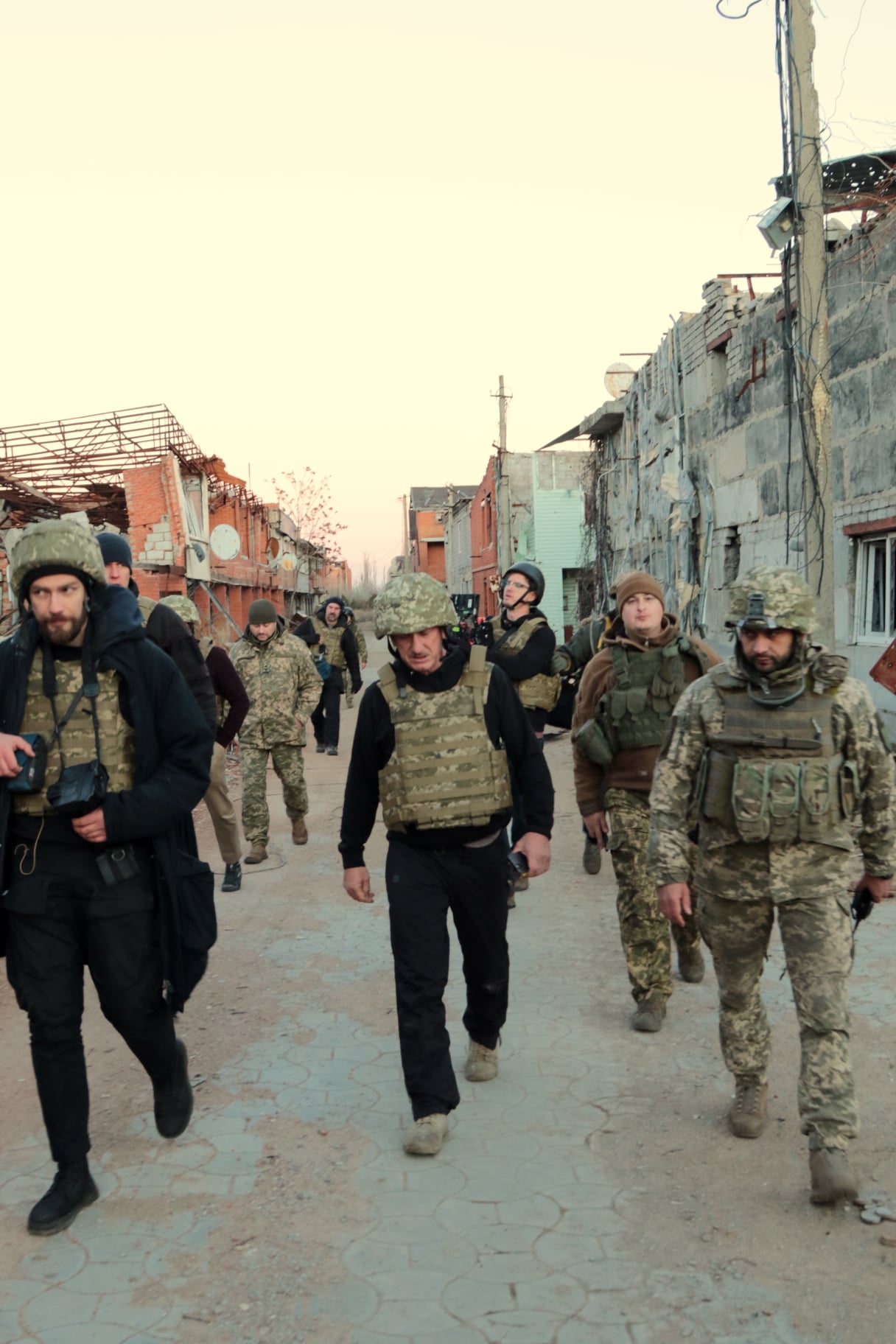 Шонн Пенн побував на Донбасі: побачив наслідки російської агресії своїми очима (фото)