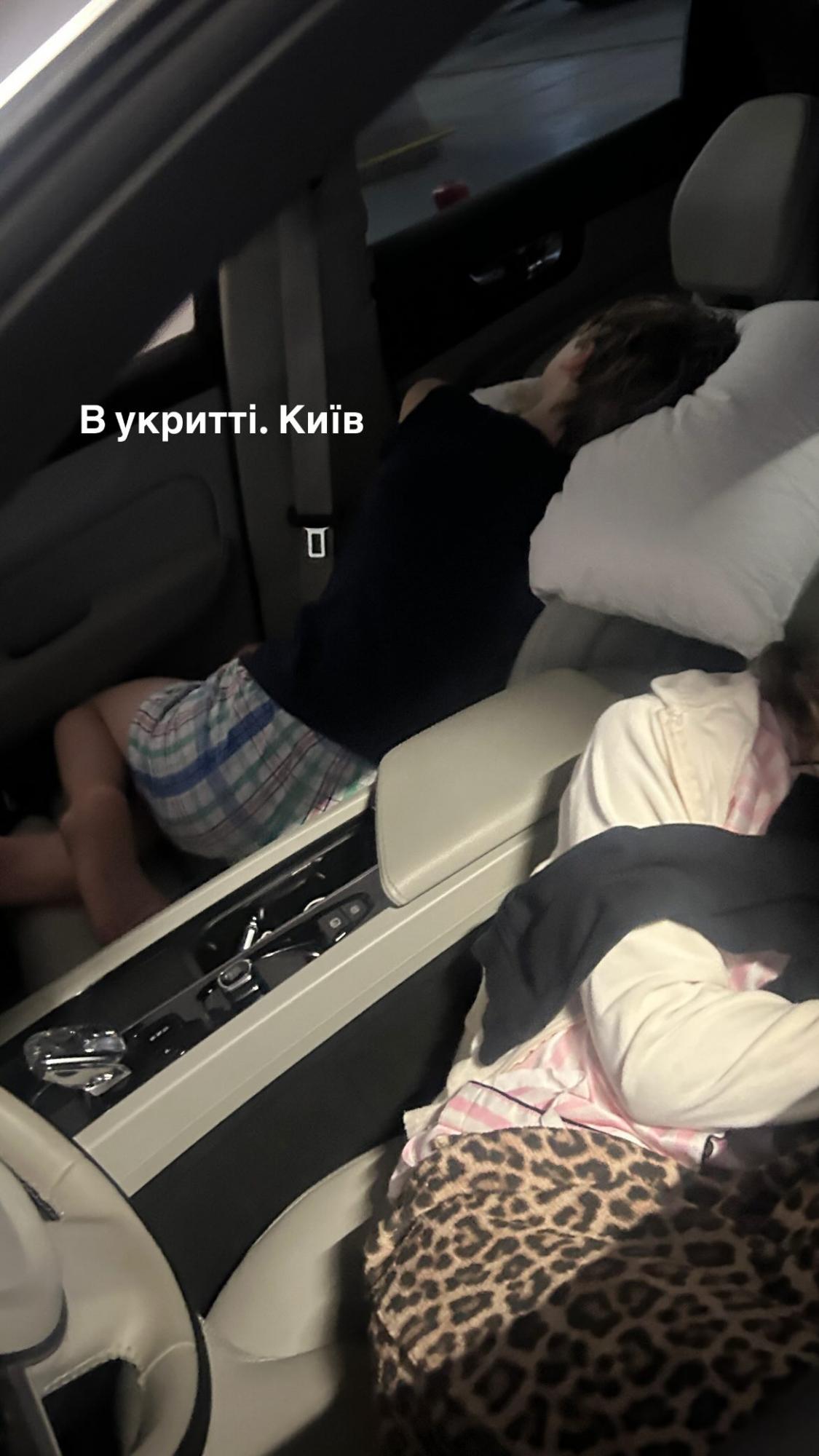 Лише повернулася до Києва: Фреймут показала пошкоджену квартиру після удару РФ (фото)