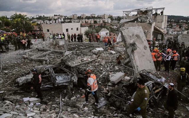 Iran attacks near Jerusalem: Ballistic missile hits shelter, fatalities reported