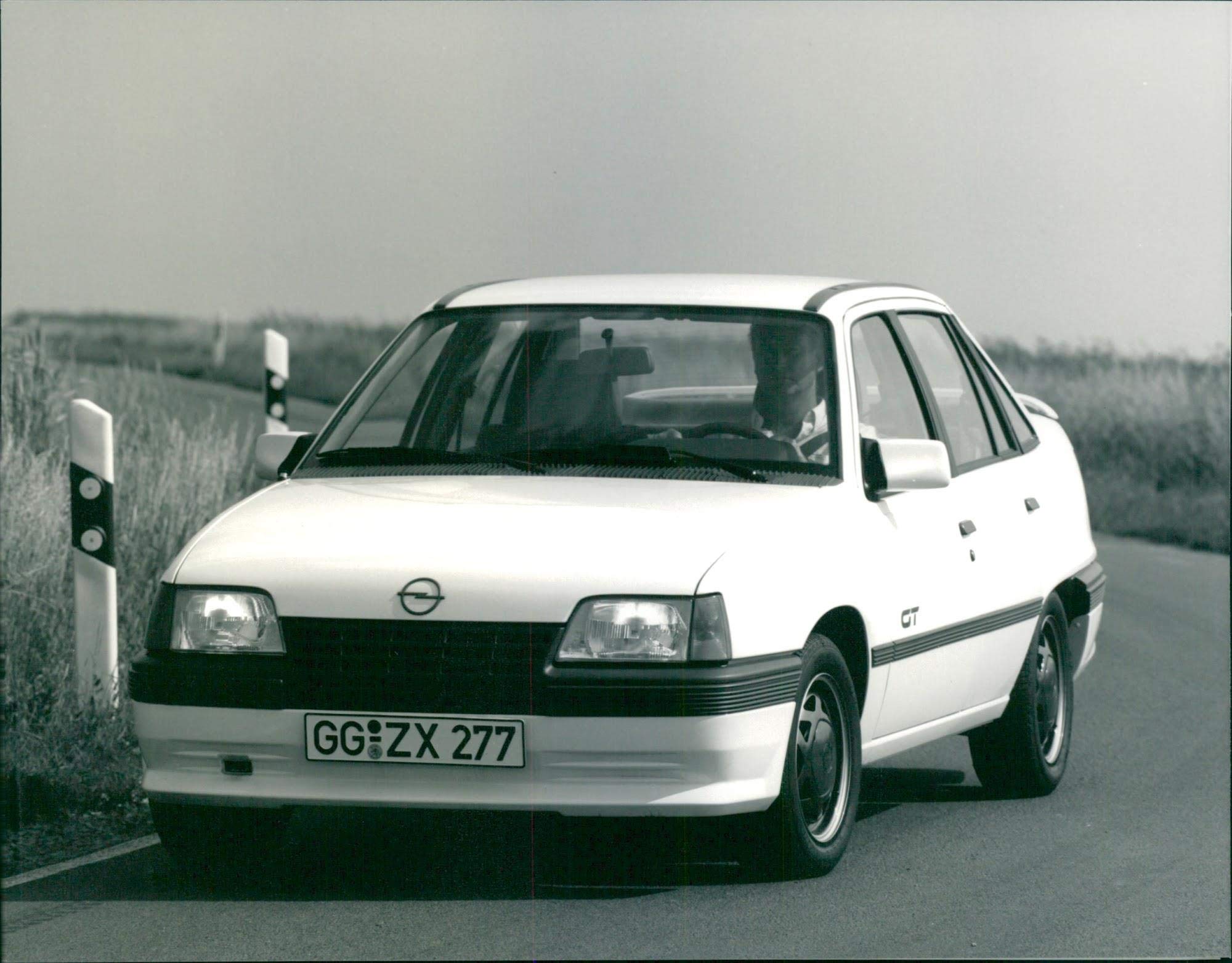 Автомобили-близнецы: ТОП-5 самых интересных пар машин