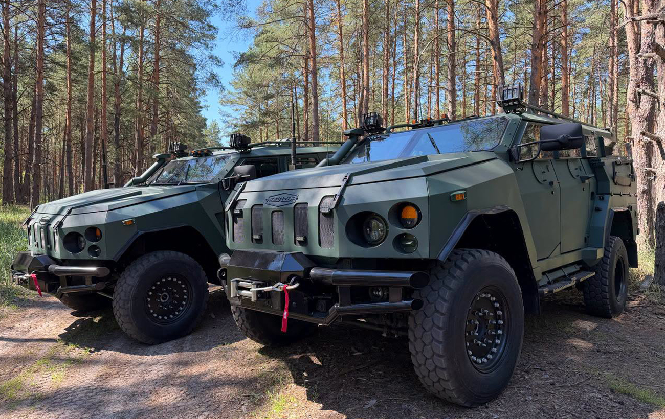 Рятують від FPV та кулеметів: чим унікальні бронемашини "Варта" та "Новатор"