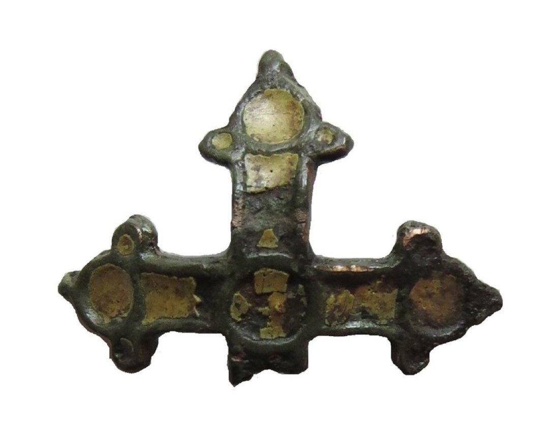 Археологи нашли тысячелетние артефакты рыцарей: уникальные фото сокровищ