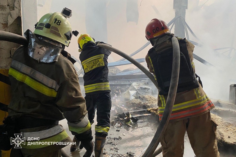 Russia strikes Ukraine overnight: High-rise in Dnipro hit, Mykolaiv on fire