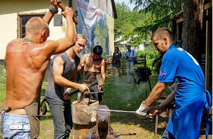Механізми 18 сторіччя. В Україні діє єдина водяна кузня за старовинними традиціями