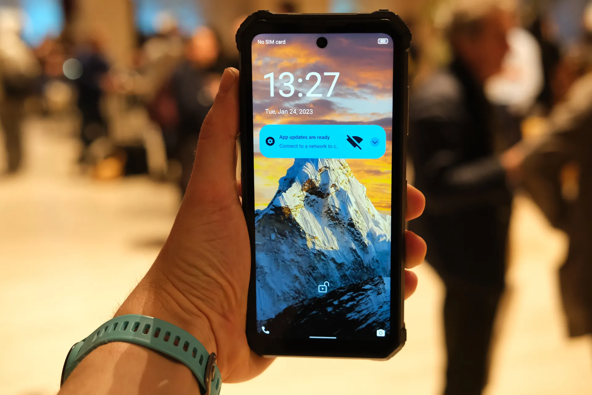 Можно не заряжать три месяца. Представлен смартфон с &quot;жирной&quot; батареей и бюджетной ценой (фото)