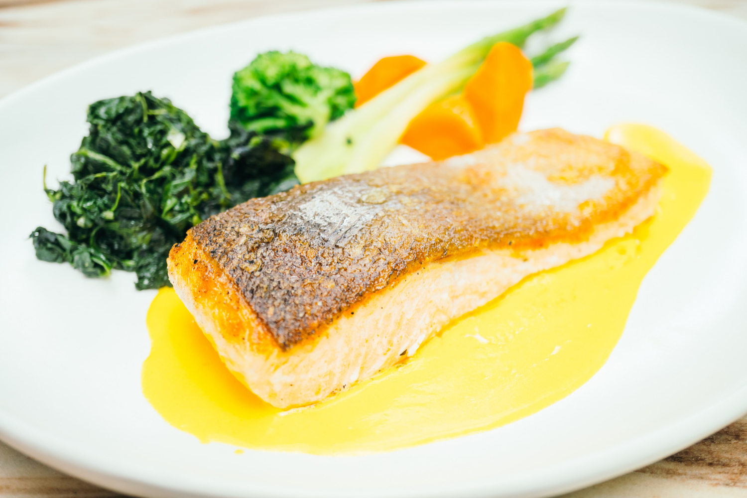 Лосось в сливочном соусе под сыром: рецепт сытного и быстрого блюда на ужин