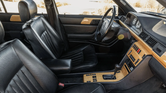 Единственный экземпляр: на продажу выставили уникальный Mercedes-Benz 80-х (фото)