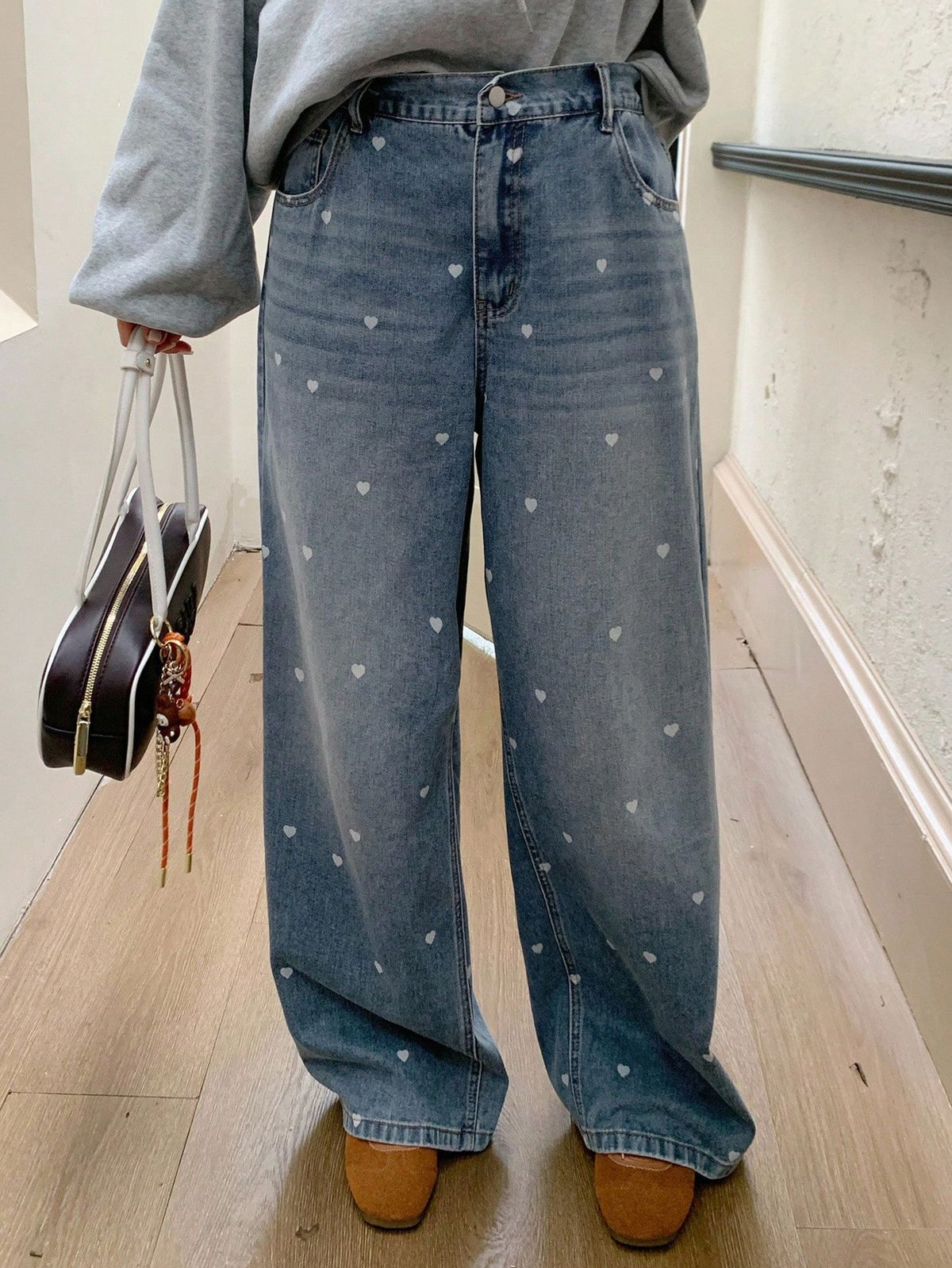 Джинси, які вже не в моді: що носити замість них восени 2025