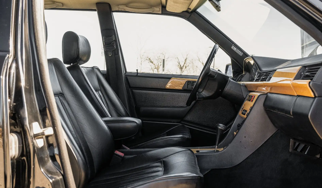 Единственный экземпляр: на продажу выставили уникальный Mercedes-Benz 80-х (фото)