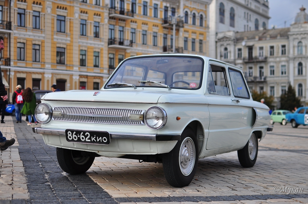 ЛАЗ наших олімпійців і кабріолет "Таврія": на OldCarLand покажуть перші українські авто