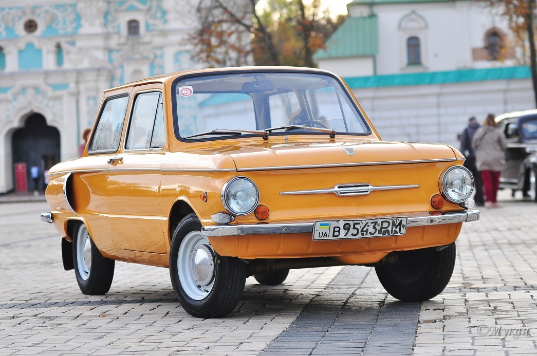 ЛАЗ наших олімпійців і кабріолет "Таврія": на OldCarLand покажуть перші українські авто