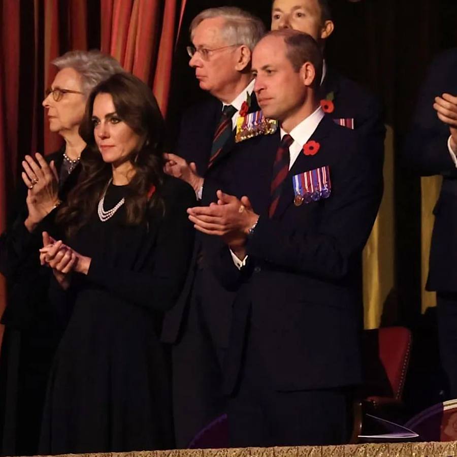 Кейт Міддлтон показала, як поєднати вишукану чорну сукню з королівським перловим намистом (фото)