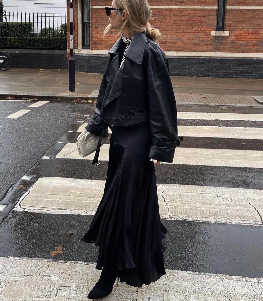 Як носити шкіряні речі навесні 2023, щоб виглядати мегастильно: фотопідбірка