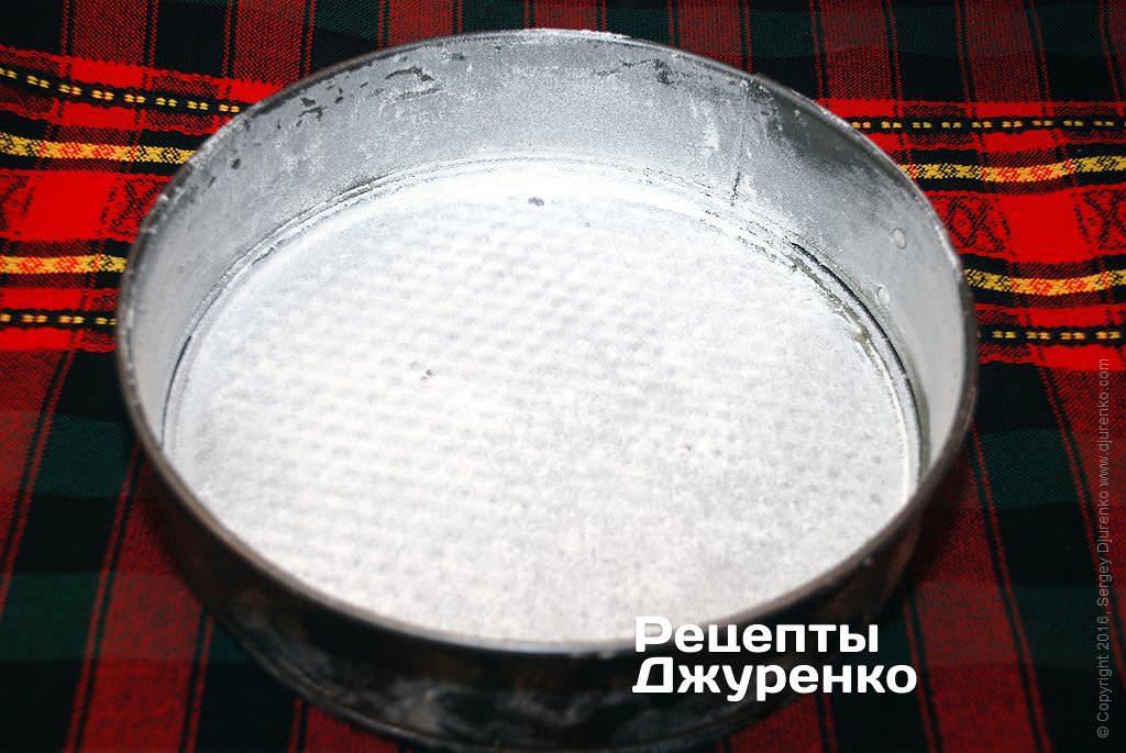 Кулінар поділився &quot;швидким&quot; рецептом шарлотки з яблуками: впорається навіть початківець!