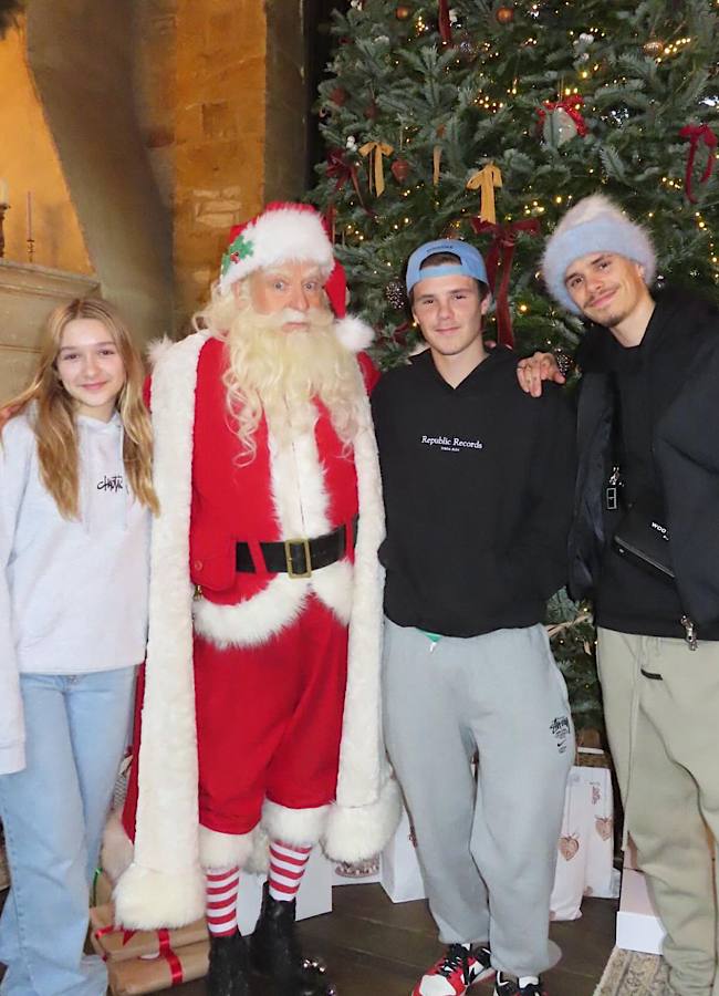 Вікторія Бекхем показала, як святкує Різдво у родинному колі (фото)