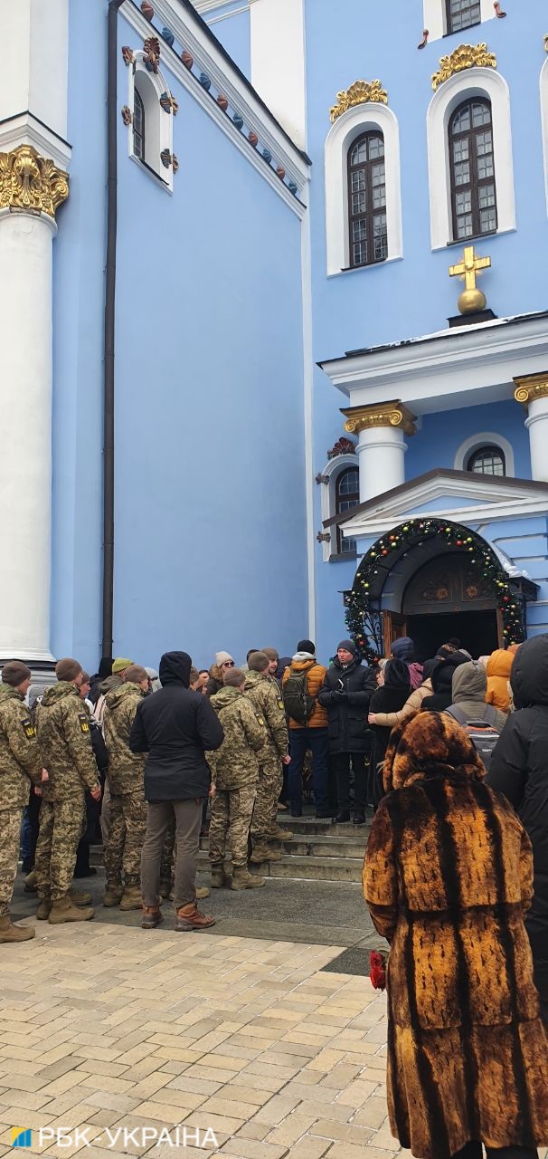 В Киеве прощаются с погибшим поэтом Максимом Кривцовым: трогательные фото