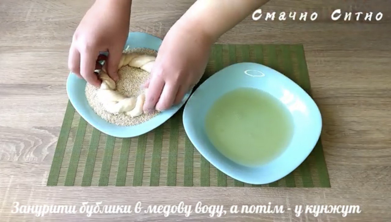 Как быстро и легко приготовить известные турецкие бублики с кунжутом: пошаговый рецепт