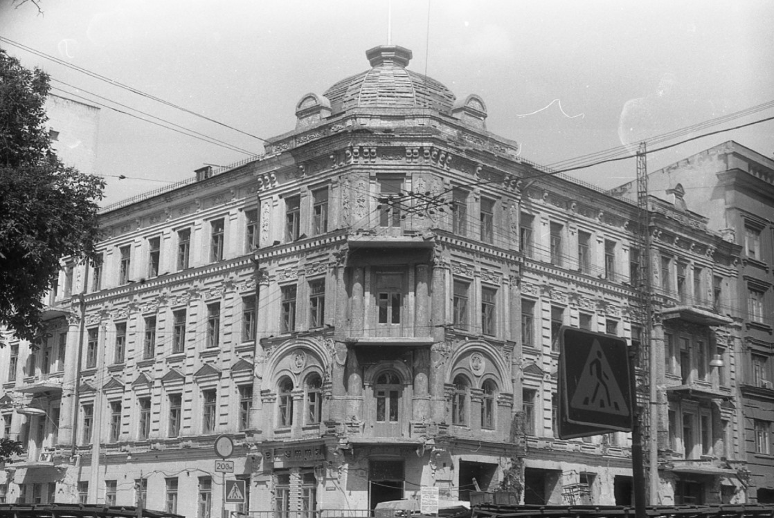 Дивіться, як змінювався Київ протягом 30 років: знакові місця на яскравих фото