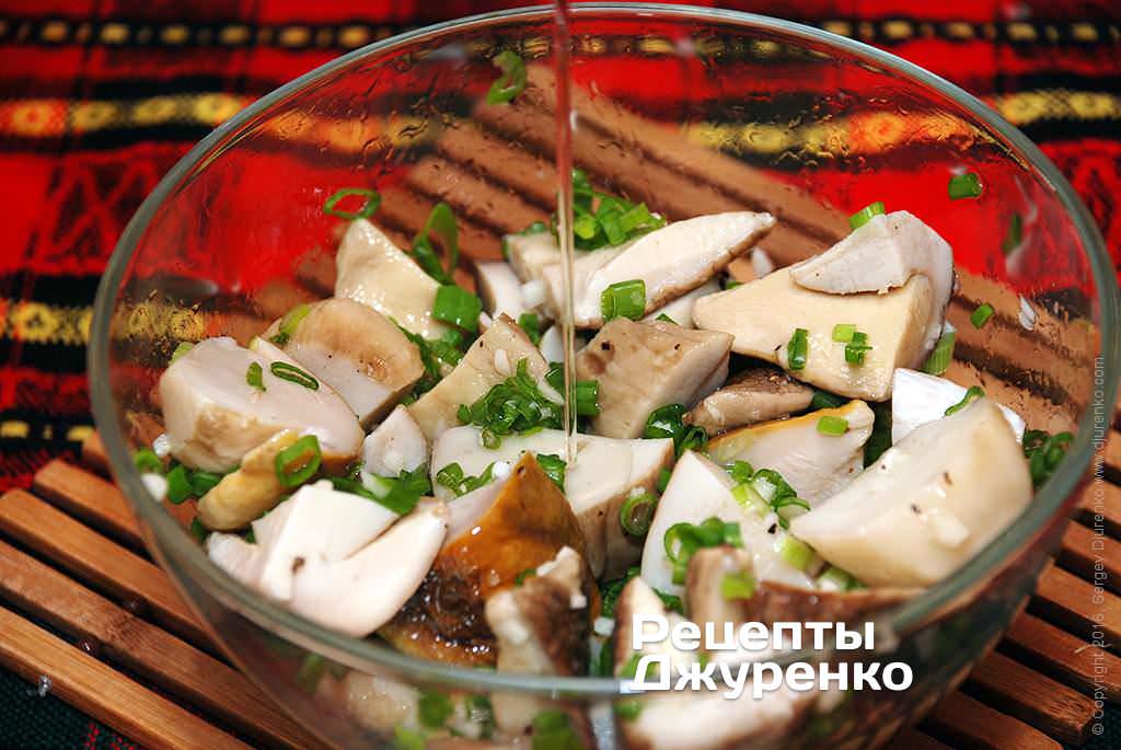 Кулінар поділився швидким рецептом маринованих грибів: відразу до столу!