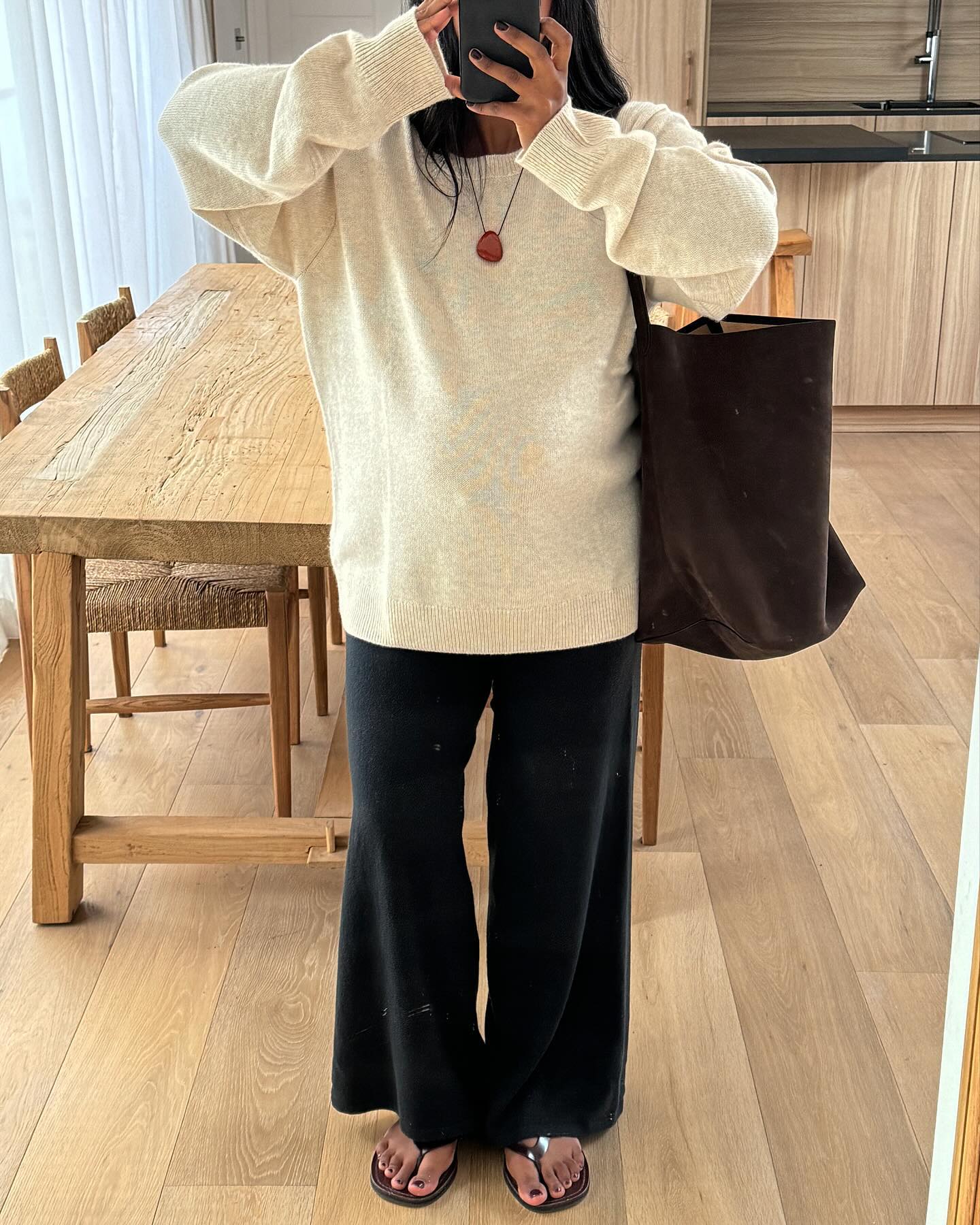 Что такое капсульный гардероб и какие вещи должны быть в нем зимой 2024 года: фото