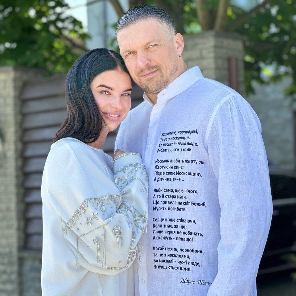 Жена Усика очаровала новым фото боксера с самой маленькой дочкой