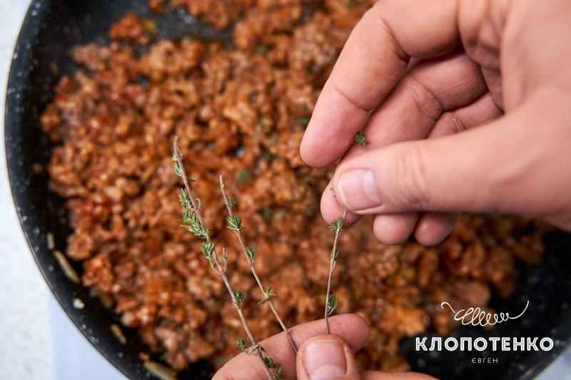 Клопотенко показав, як просто і швидко спекти справжній пастуший пиріг